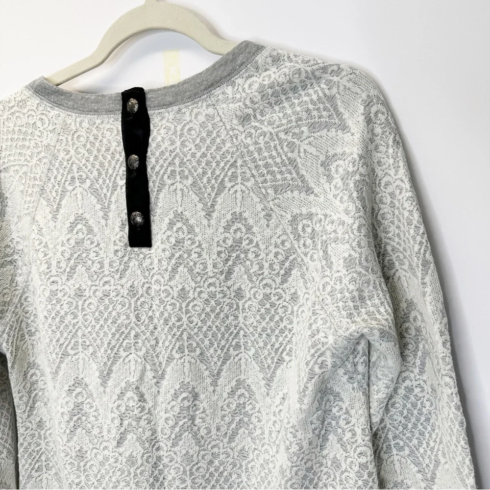 Soft Surroundings gray white lace overlay vneck long sleeve top medium petite